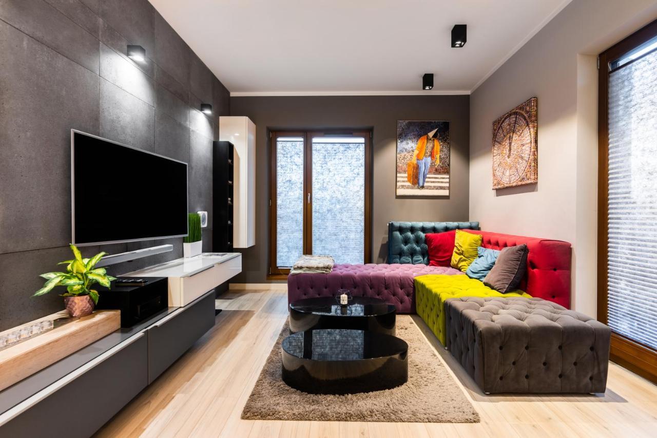 Elegant Business Accommodation With Parking - By Upstairs Krakow Dış mekan fotoğraf