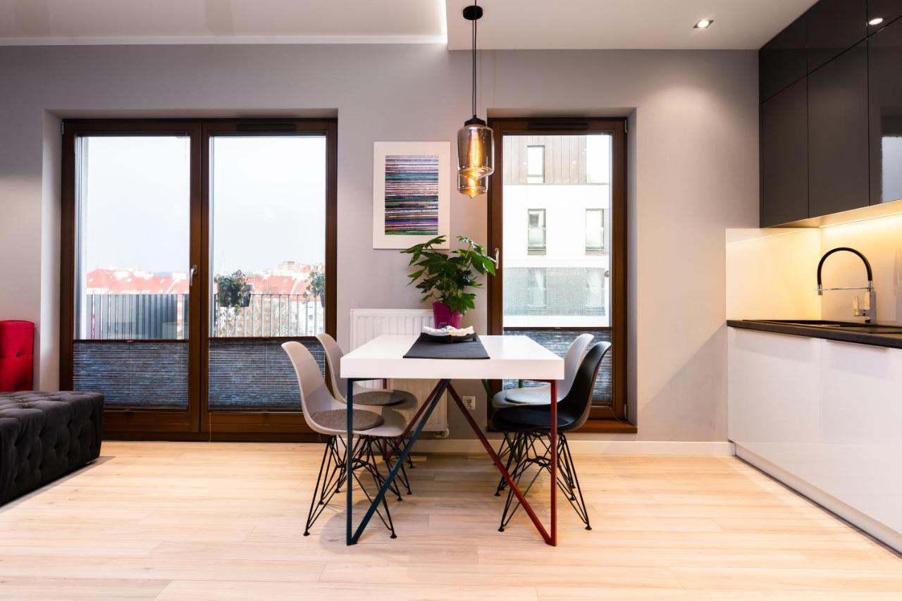 Elegant Business Accommodation With Parking - By Upstairs Krakow Dış mekan fotoğraf