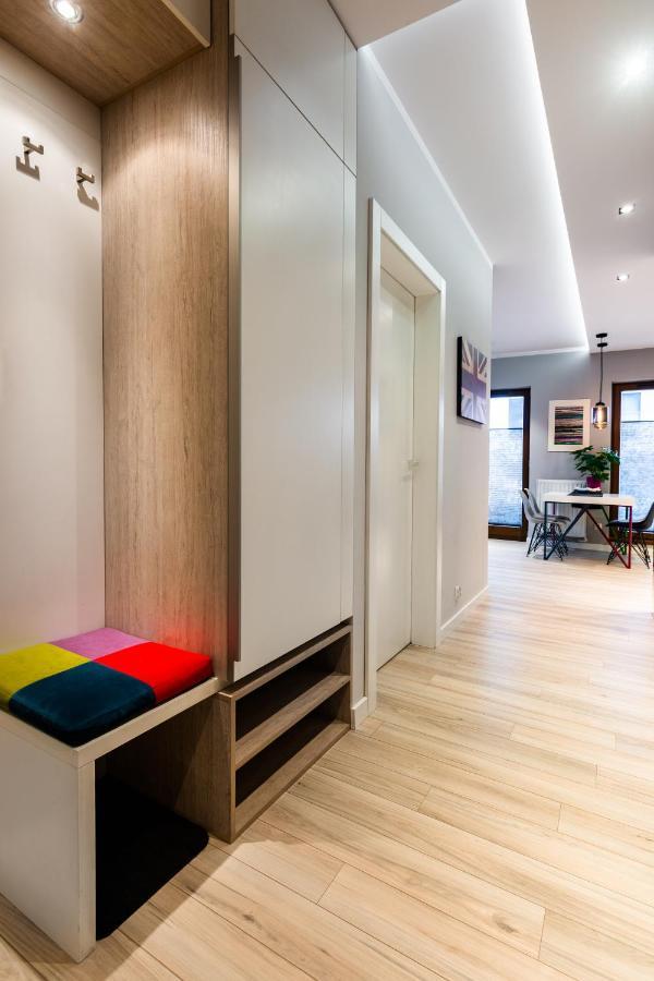Elegant Business Accommodation With Parking - By Upstairs Krakow Dış mekan fotoğraf