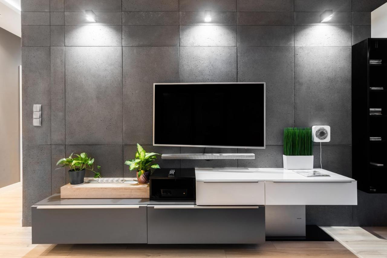 Elegant Business Accommodation With Parking - By Upstairs Krakow Dış mekan fotoğraf